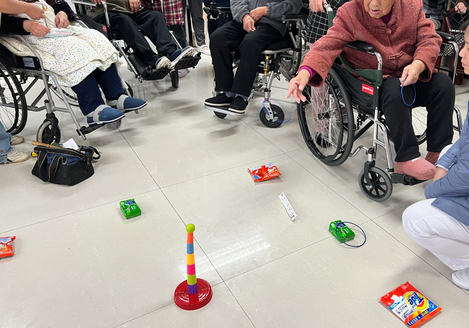 【趣味時(shí)刻】快樂(lè)套圈圈，長(zhǎng)者樂(lè)開(kāi)懷